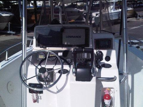 Boston Whaler 24 Pies