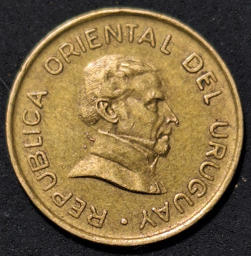 Moneda Uruguay 2 Pesos 1994 Con Defecto Artigas Narigon 