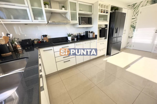 Apartamento En Alquiler De 3 Dormitorios Con Piscina Y Parrillero En Veramansa - Mansa