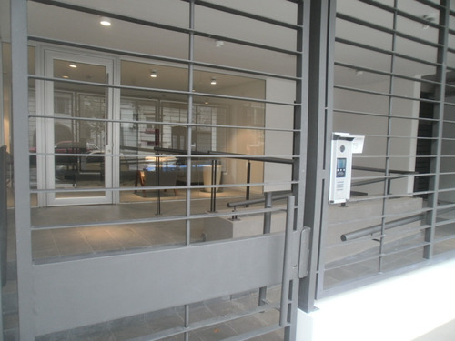Edificio A Estrenar, Se Alquila U$s 14/m2 Todo Un Piso En Gris O Fracciones, A Negociar