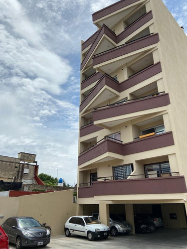 Imagen 9 de 10 de Alquiler De Departamento 1 Ambiente Sáenz Peña / Cochera