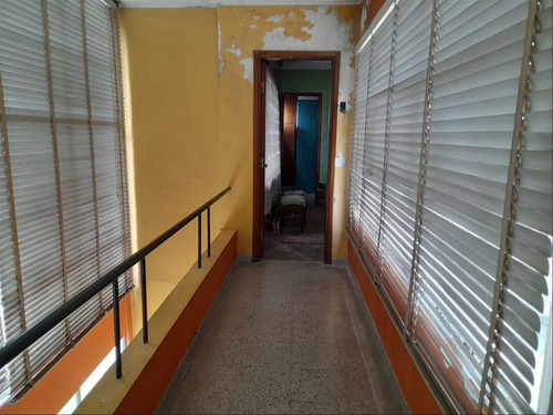 Casa Dos Plantas Seis Dormitorios Con Apartamento