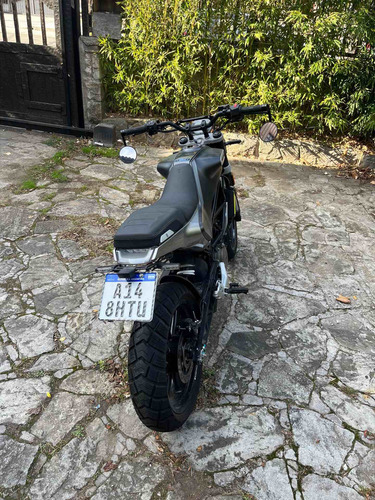 Imagen 2 de 4 de Husqvarna Svartpilen 200