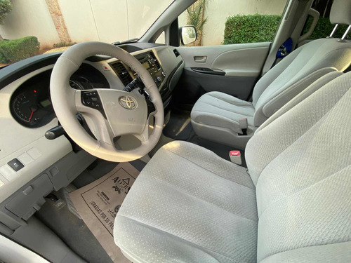 Imagen 6 de 13 de Toyota Sienna 2011 Le Aa Ee At