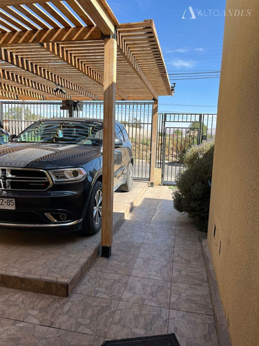 Casa En Arriendo De 5 Dorm. En Calama