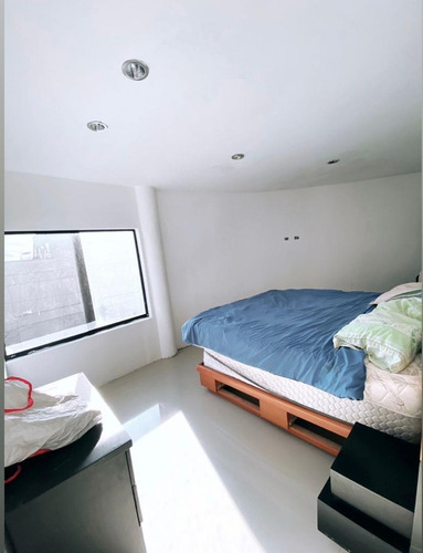 Imagen 3 de 15 de Venta De Casa Quinta, Sector Colinas De Pirineos. Adlz