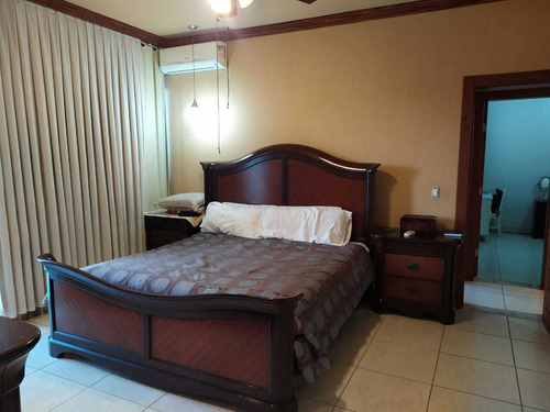 Imagem 8 de 16 de Casa Confortável Bairro Iguaçu