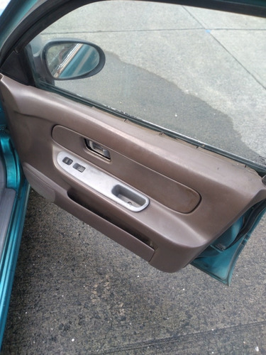 Imagen 9 de 9 de Nissan B14 Sedan