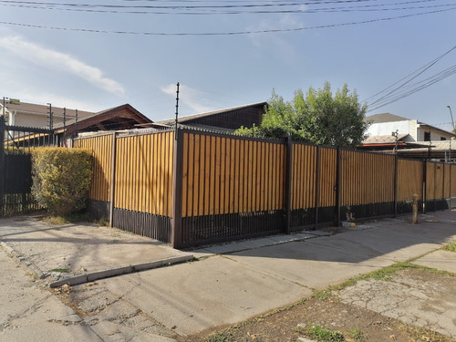 Casa Esquina Con 3 Estacionamientos, En Av 4 Oriente.