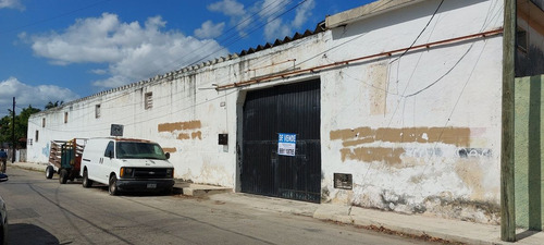 Bodega Comercial Con Amplio Patio De Maniobras ,en El Centro De Merida