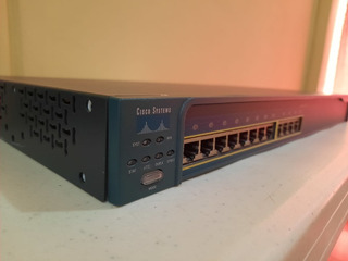 Conmutador administrado Cisco Catalyst 2950 Ethernet de 12 puertos 