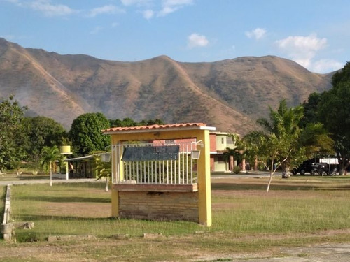 Imagen 2 de 30 de Joselyn Vargas Vende Finca Avicola En Vigirima 22-12944