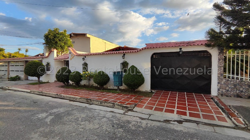 Jip 24-12530. Venta De Linda Casa Ubicada En Corinsa, En Calle Cerrada De 225mts2, Con Cómodos Espacios, Totalmente Lista Para Mudarte A Disfrutar De Todos Sus Acogedores Espacios. En Cagua Edo Aragua