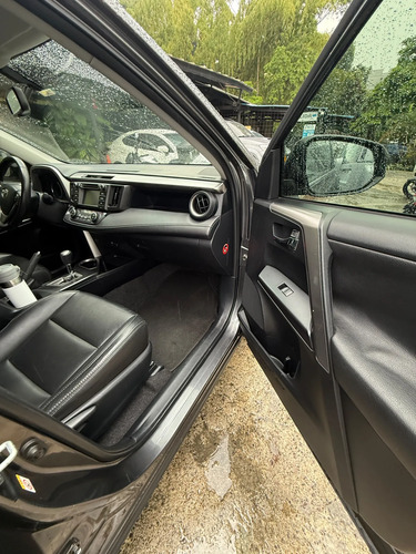 Toyota RAV4 Street