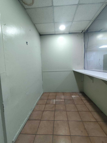Local Comercial Amplio, 2 Entradas Disponible (108098)