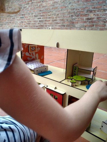 Imagen 4 de 10 de Casita Juguete Muñecas Infantil Madera Paredes Iman P Niños