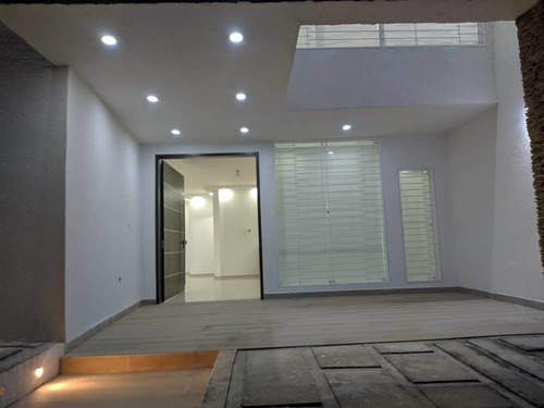 Imagen 3 de 19 de Se Vende Hermosa Casa De Lujo. Colinas De Pirineos. Zp