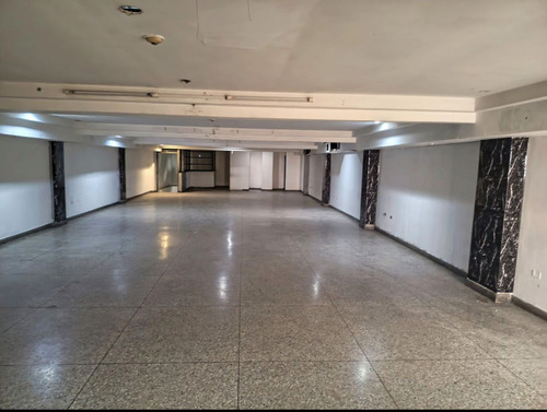 Edificio Comercial Y Residencial Totalmente Desocupado