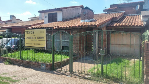 Casa 4 Amb Con Garage P/ 2 Autos, Jardin Y 2 Patios