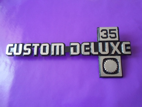 Emblema Custom Deluxe 35 Camioneta Chevrolet 