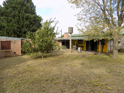 Casa Quinta, De 4 Hectareas Con 2 Viviendas Con Cochera, Deposito, Parque Y Parrilla