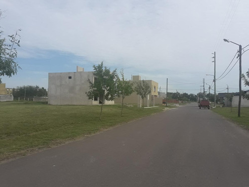 Imagen 7 de 12 de Lote En Longchamps A Mts De Av Berlin