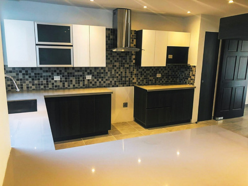 Imagen 2 de 8 de Venta De Apartamento En La Zona 13 , Avenida Las Américas