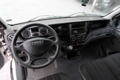 Imagem 14 de 15 de Iveco Daily 35s14 Carroceria