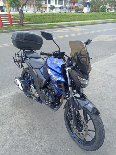 Yamaha Fz25 Abs Modelo 2023 Con Accesorios Para Viajar