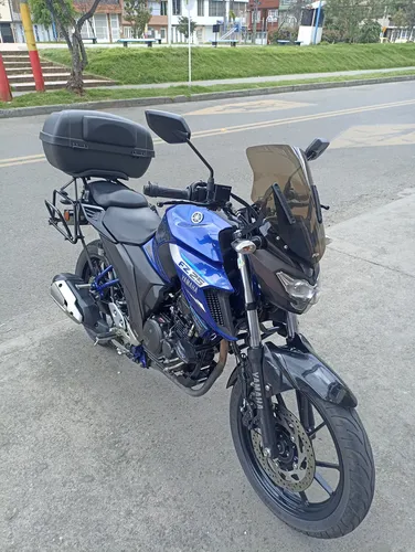 Yamaha Fz25 Abs Modelo 2023 Con Accesorios Para Viajar