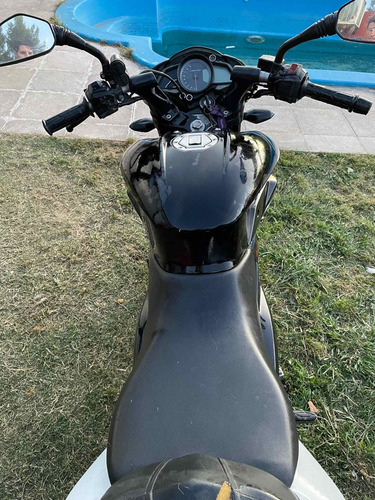 Imagen 6 de 16 de Moto Bajaj Rousser 200cc Impecable
