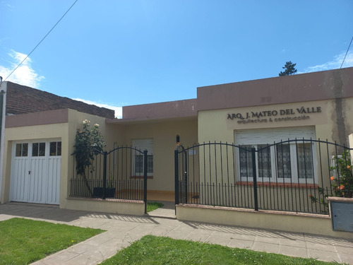 Casa Con Jardín De Invierno En Venta, General Las Heras