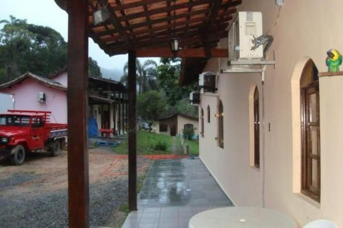 Sítio Em Juquiá Com 8 Dormitórios E Churrasqueira