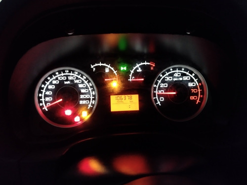 Imagem 4 de 12 de Fiat Idea 2013 1.4 Attractive Flex 5p