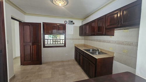 Hermosa Casa En Alquiler Ubicada En Los Cacicazgos