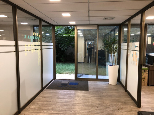 Imagen 3 de 7 de Oficina En Primer Piso Con Jardín De Uso Exclusivo