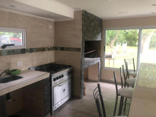 Casa En Venta - 5 Dormitorios 4 Baños - 10.062mts2 - San Miguel Del Monte