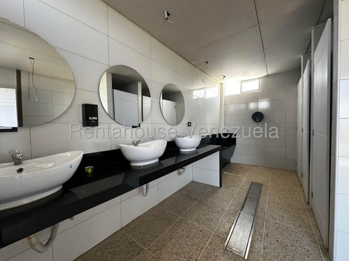 Dalisa Bigott Ofrece Exclusivo Restaurante Con Vista Panorámica | 7,186 M² | 6 Baños | Totalmente Equipado | #25-18617