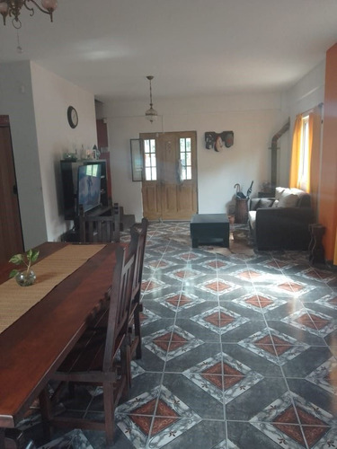 Venta Casa Quinta De Cinco Dormitorios En La Reja