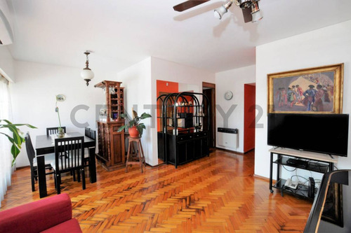 Venta Departamento Semipiso 4 Ambientes Con Cochera Balcon Y Dependencia - Flores