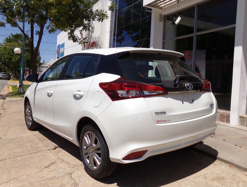 Imagen 3 de 9 de Toyota Yaris 5 Puertas Xls Manual 0km My2022