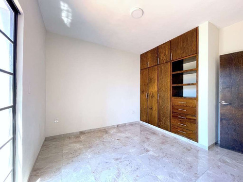 Casa En Venta En San Miguel Recámara En Planta Baja, Jardín, Terraza