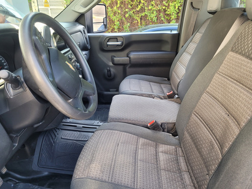 Chevrolet Silverado 6.6 3500 Chasis Cab V8 At
