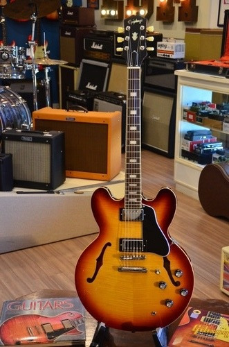 Guitarra EpiPhone Es-335 Figured Raspberry Tea Burst