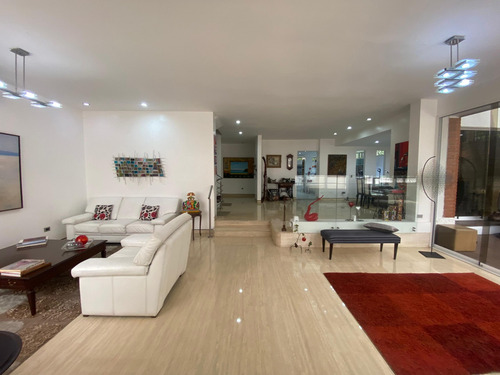 Town House En Venta. Urb. Santa Eduvigis