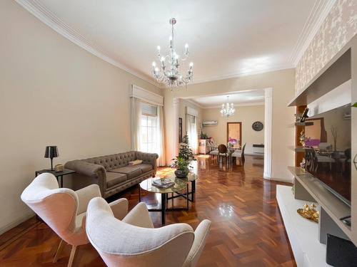 Piso Exclusivo De 5 Dormitorios Con 3 Baños Y Cochera