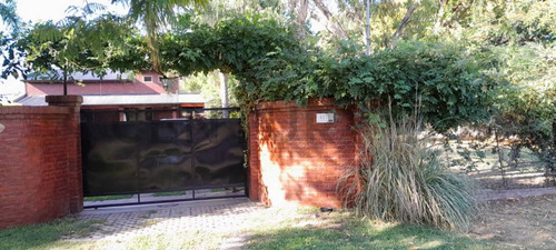 Casa A La Venta En Colastiné Norte, En Planta Baja Tenemos Pileta Y Baño De Servicio. Una Ga...