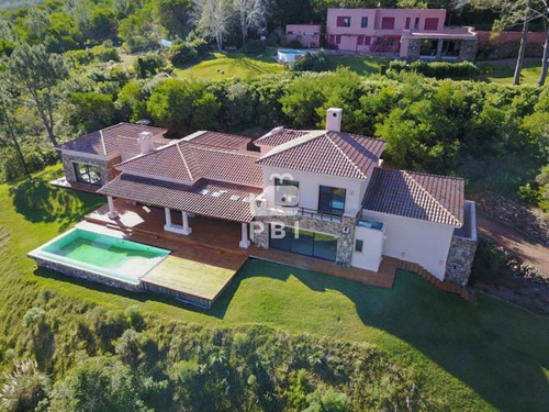 Casa En Venta Las Cumbres 3 Dormitorios - Ref : Pbi598