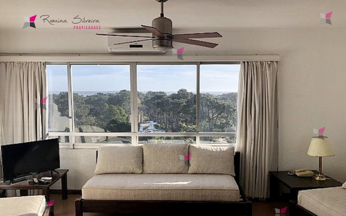 Apartamento De Un Dormitorio En Venta. Edificio Sobre Roosevelt Con Servicios- Ref: 9485