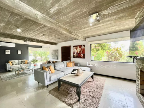 Venta Espectacular Casa 2 Dormitorios Con Piscina - La Fortuna